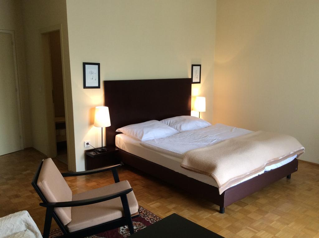 Hotel Garni - Appartements Fuksas Бад Гляйхенберг Экстерьер фото
